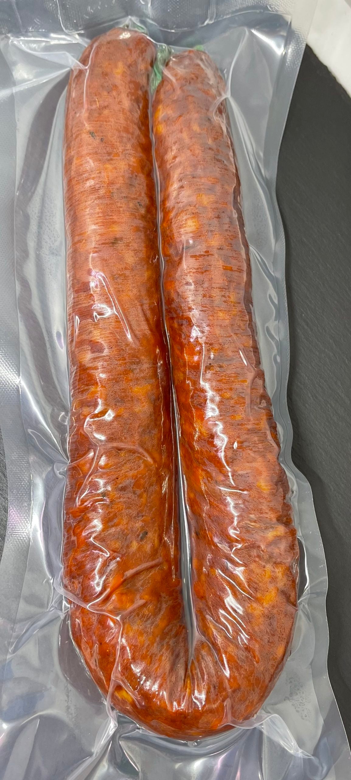Chorizo picante curado y ahumado extra al vacío. 560/600gr/aprox